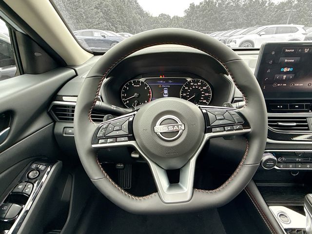 2025 Nissan Altima SR - Photo 8