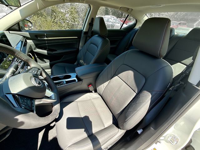 2025 Nissan Altima SR - Photo 13