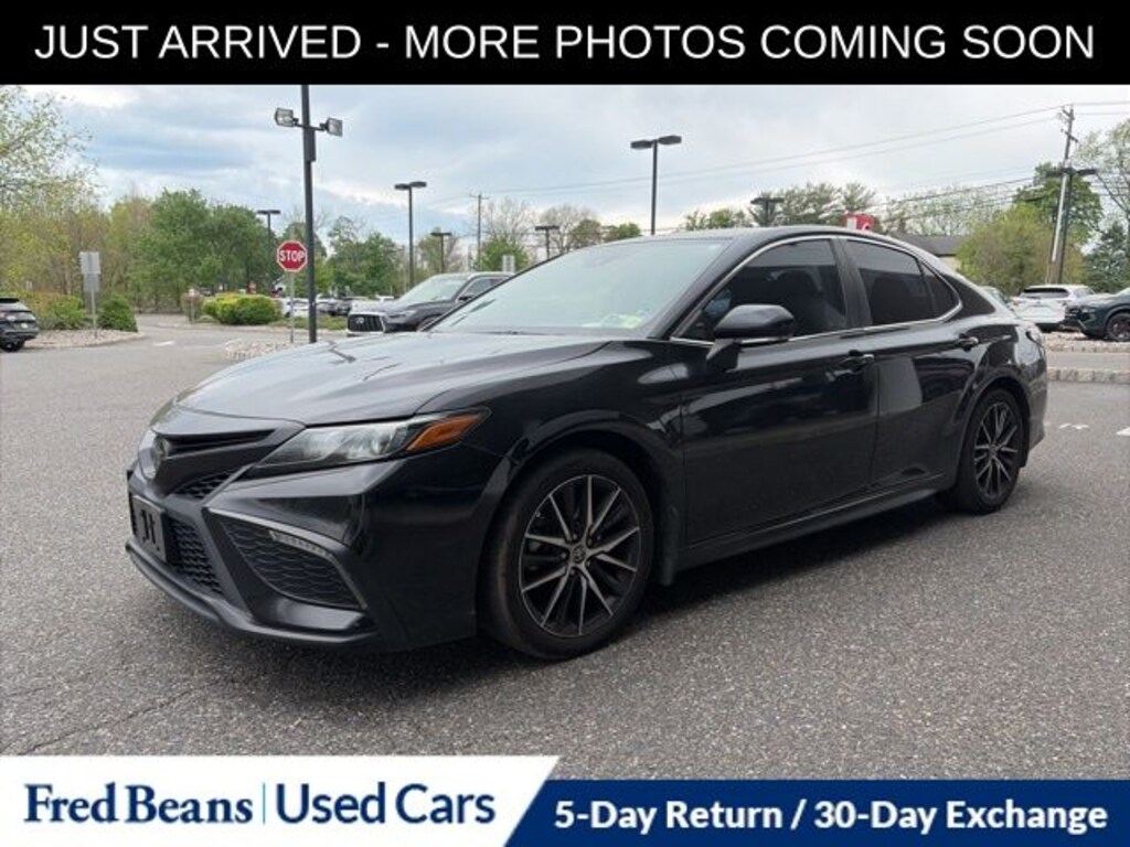 Used 2023 Toyota Camry SE Sedan