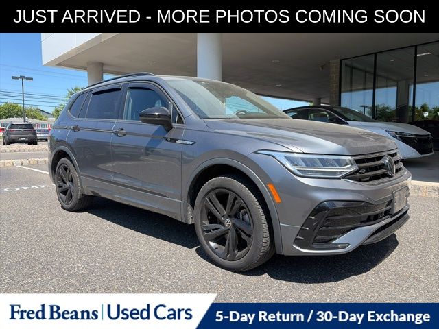 2023 Volkswagen Tiguan 2.0T SE R-Line Black 4Motion's photo