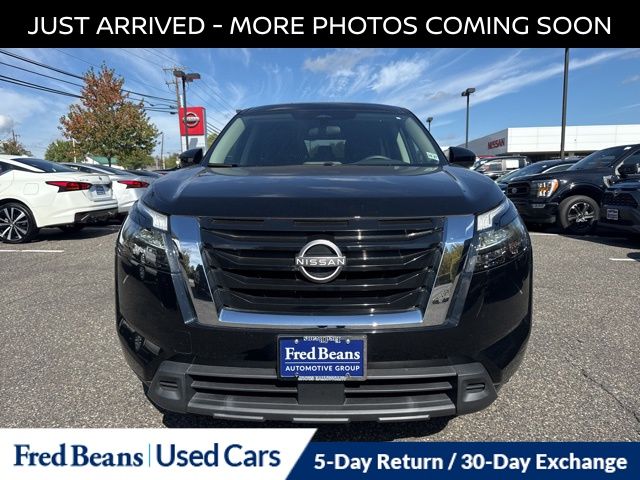 2023 Nissan Pathfinder S photo 2