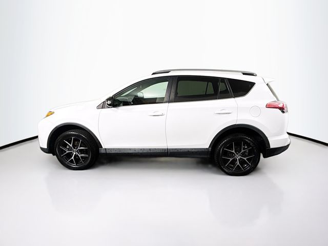 2017 Toyota RAV4 SE photo 4