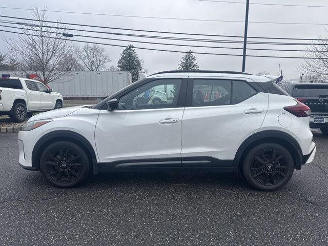 2023 Nissan Kicks SR photo 3