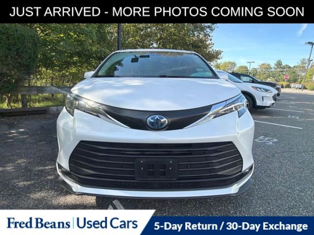 Used 2025 Toyota Sienna XLE Van Passenger Van