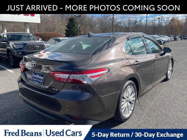 2019 Toyota Camry XLE photo 3