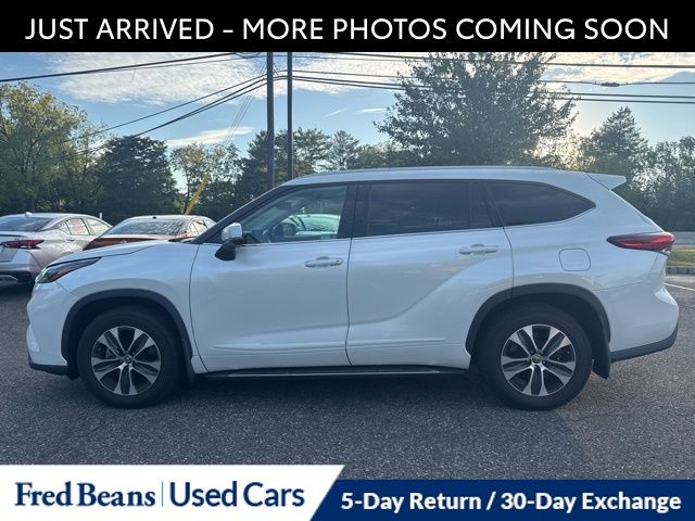 2022 Toyota Highlander XLE photo 4