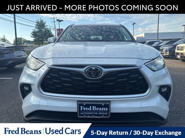 2022 Toyota Highlander XLE photo 2