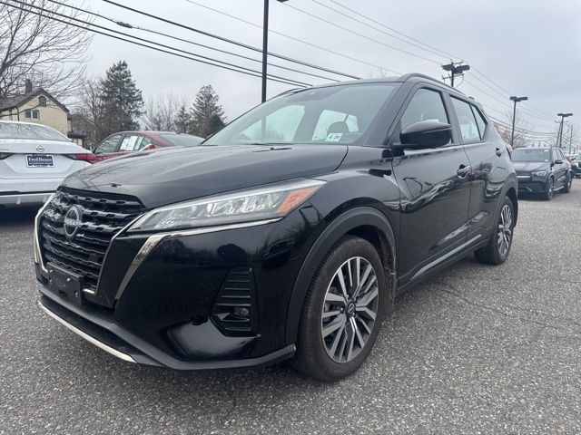 2024 Nissan Kicks SR photo 2