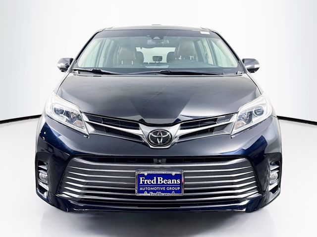 2019 Toyota Sienna Limited Premium photo 2