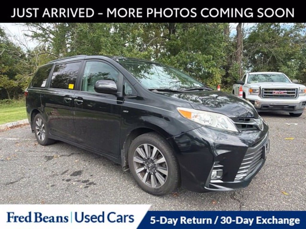 Used 2018 Toyota Sienna XLE Van Passenger Van