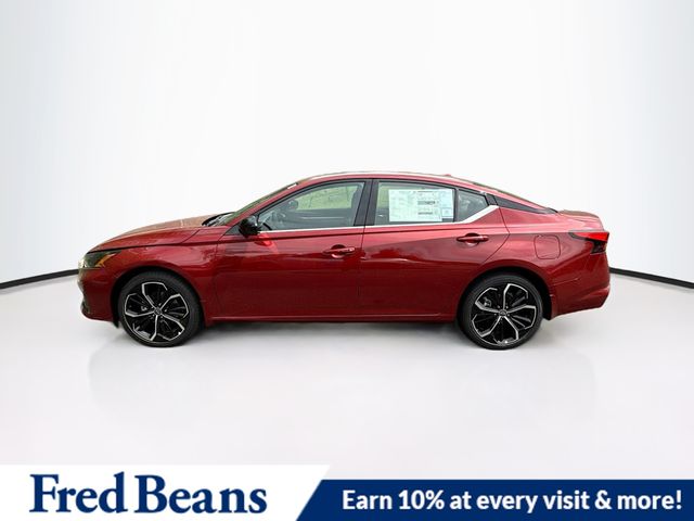 2025 Nissan Altima SR photo 3