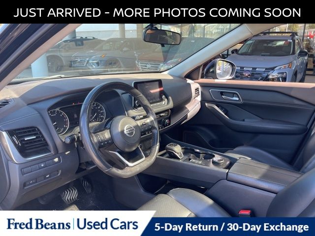 2021 Nissan Rogue SV photo 4