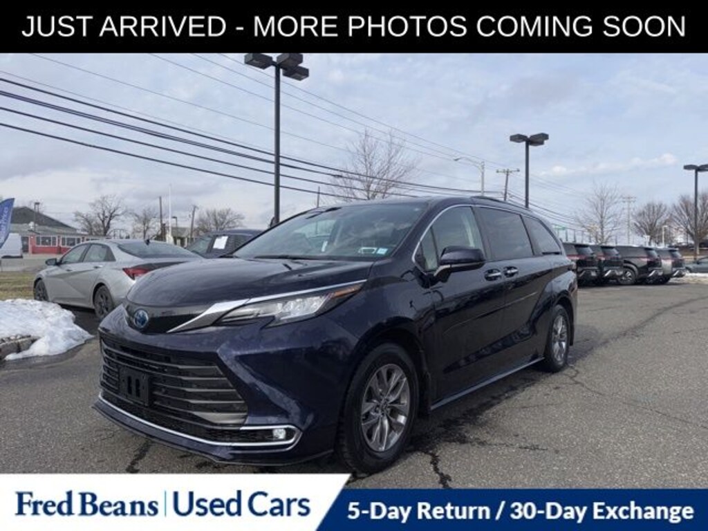 Used 2022 Toyota Sienna XLE Van Passenger Van