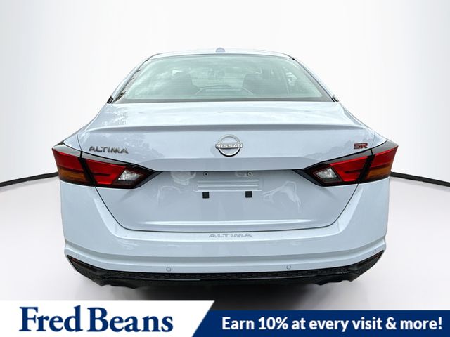 2025 Nissan Altima SR - Photo 6