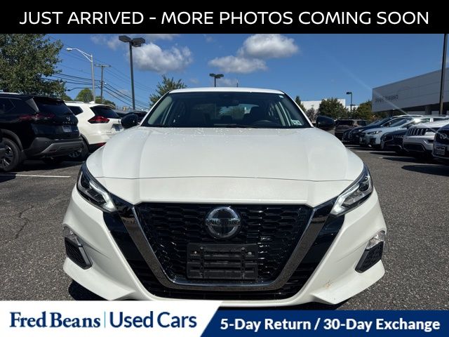 2021 Nissan Altima 2.5 SR photo 2