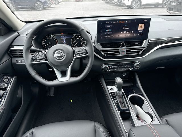 2025 Nissan Altima SR - Photo 15