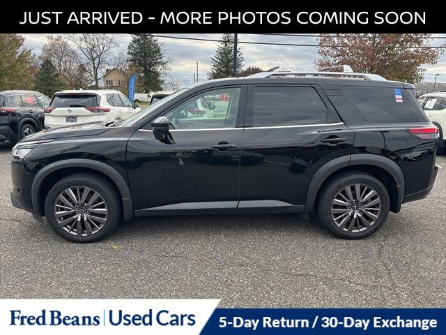 2023 Nissan Pathfinder SL photo 4