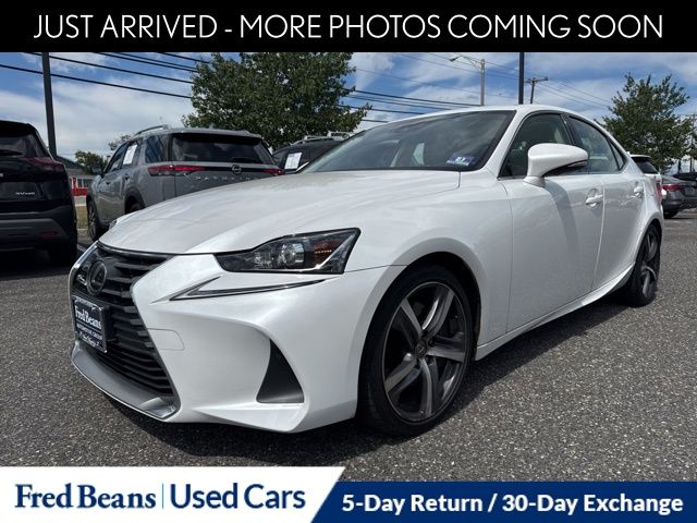 2017 Lexus IS 300 photo 3