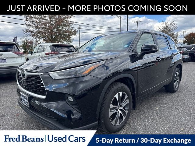 2023 Toyota Highlander XLE photo 3