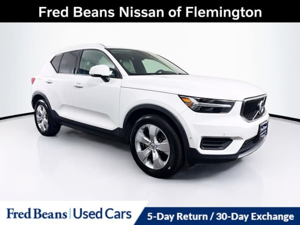 Certified 2019 Volvo XC40 Momentum SUV