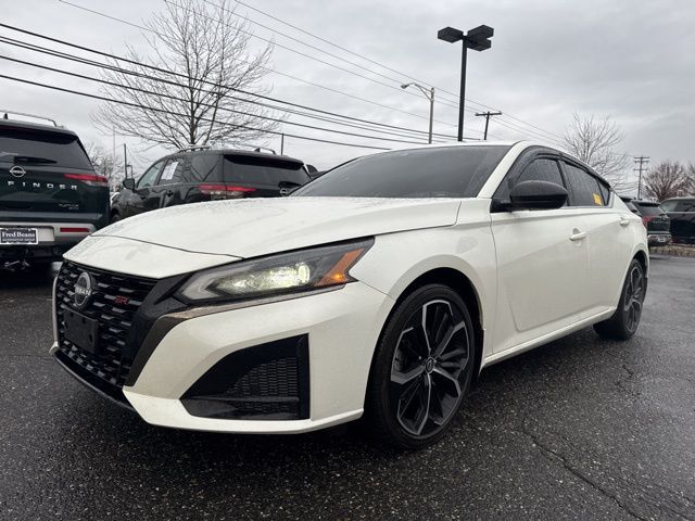 2023 Nissan Altima 2.5 SR photo 2