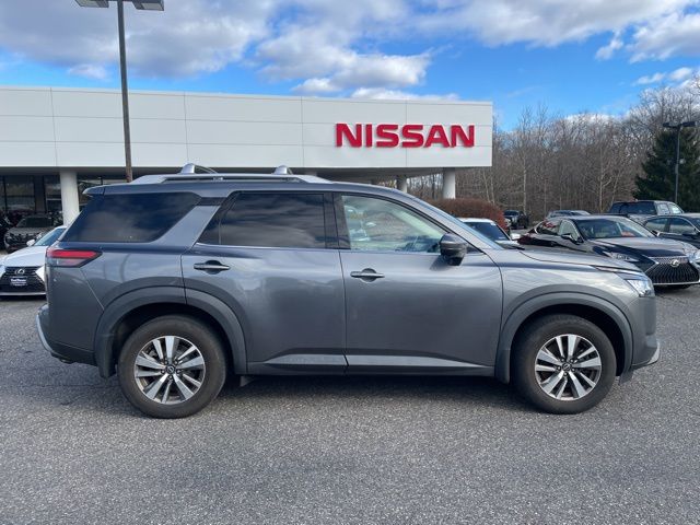 2023 Nissan Pathfinder SL photo 2