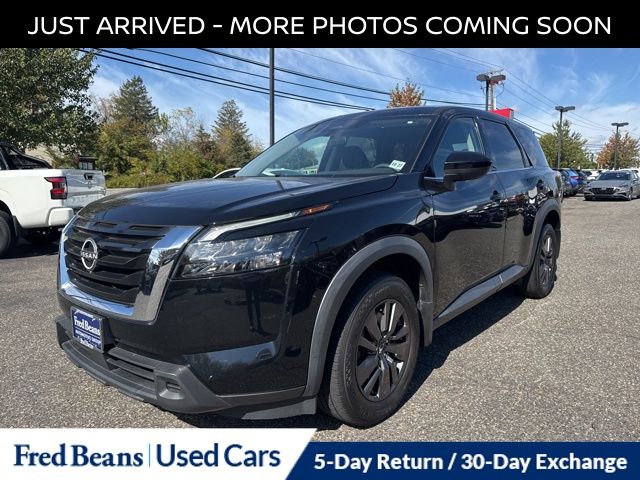 2023 Nissan Pathfinder S photo 3
