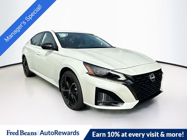 2025 Nissan Altima SR's photo