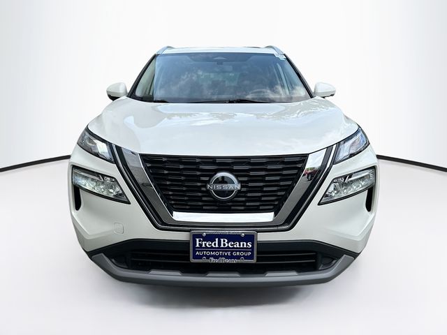 2022 Nissan Rogue SV photo 2