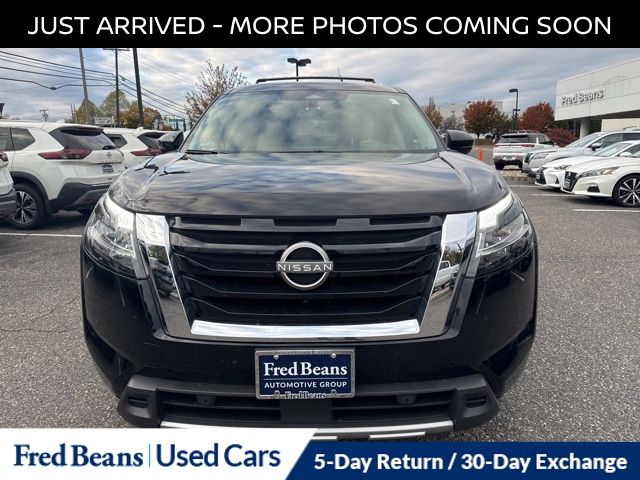 2023 Nissan Pathfinder SL photo 2