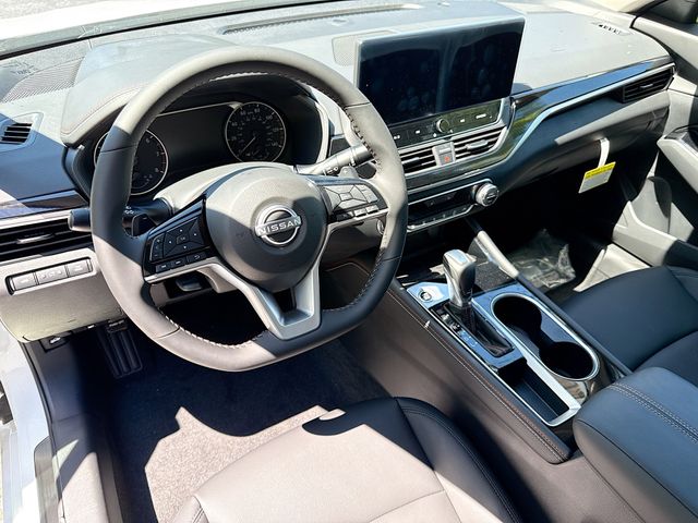 2025 Nissan Altima SR - Photo 7