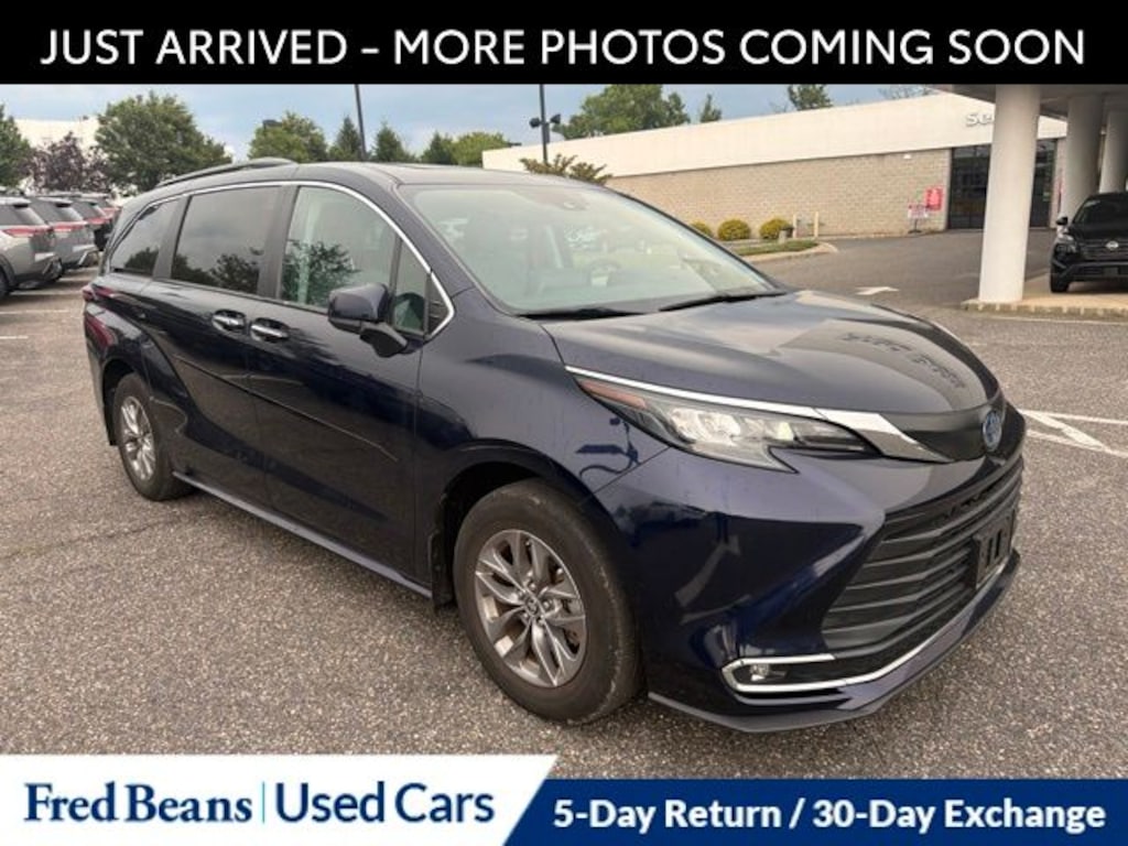 Certified 2024 Toyota Sienna XLE Van Passenger Van
