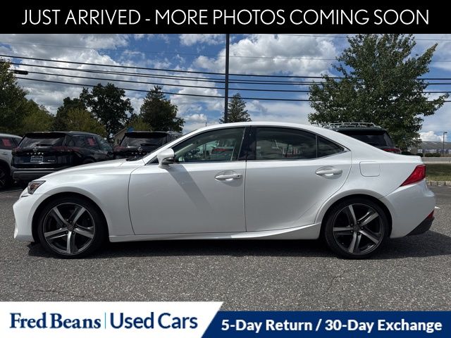2017 Lexus IS 300 photo 4