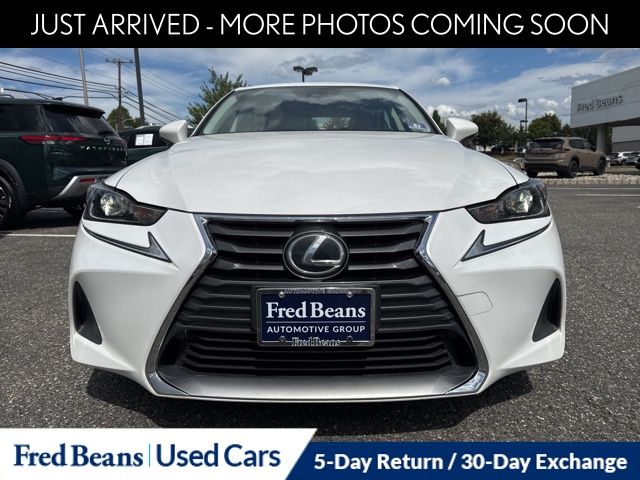 2017 Lexus IS 300 photo 2