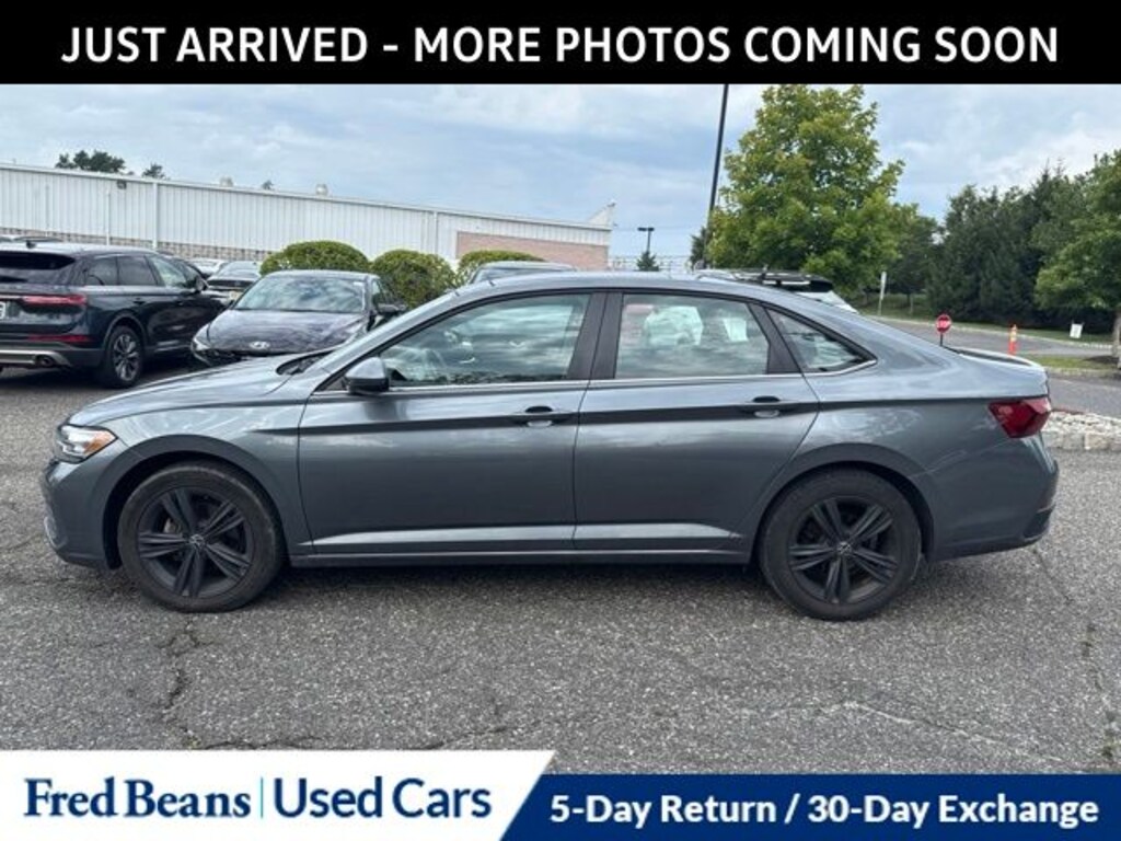 Used 2024 Volkswagen Jetta 1.5T SE Sedan