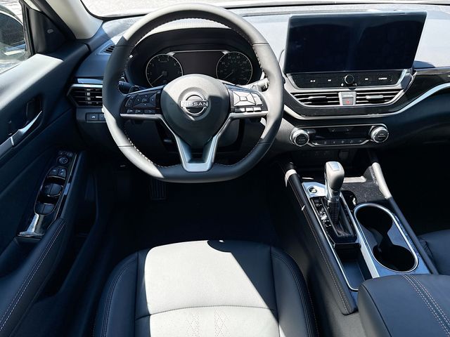 2025 Nissan Altima SR - Photo 15
