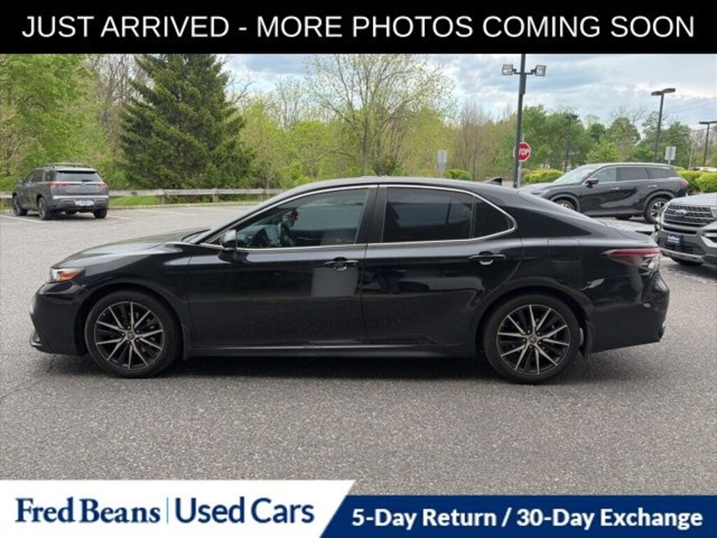 Used 2023 Toyota Camry SE Sedan