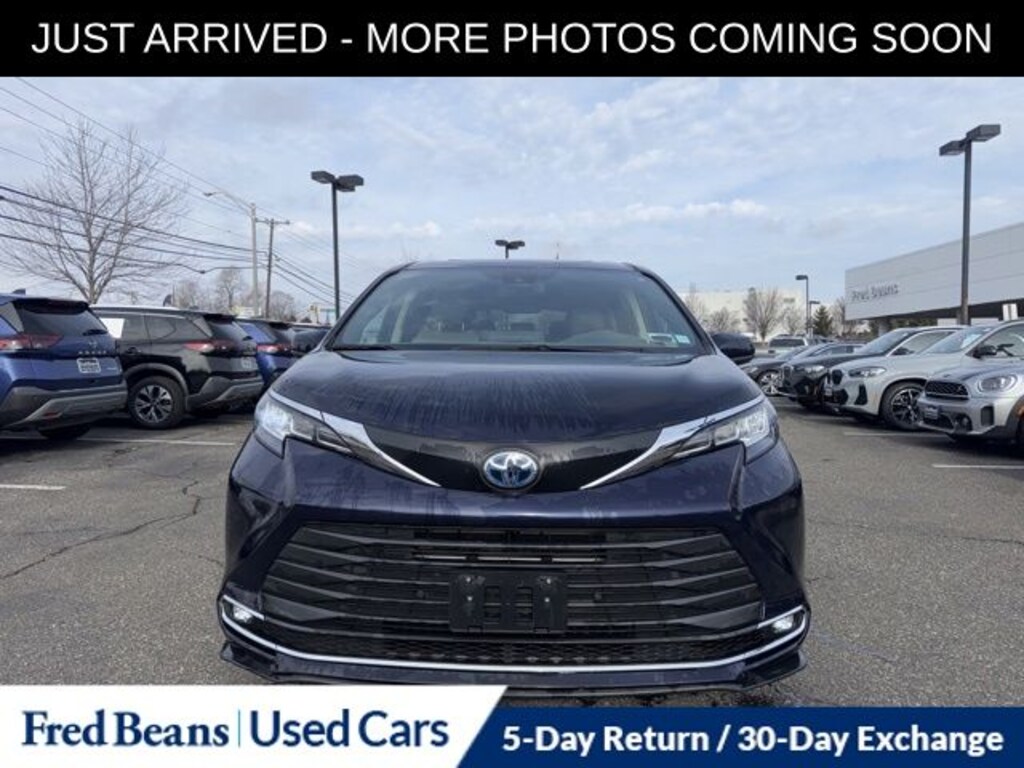 Used 2022 Toyota Sienna XLE Van Passenger Van