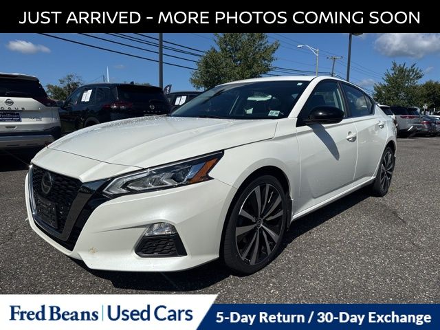 2021 Nissan Altima 2.5 SR photo 3