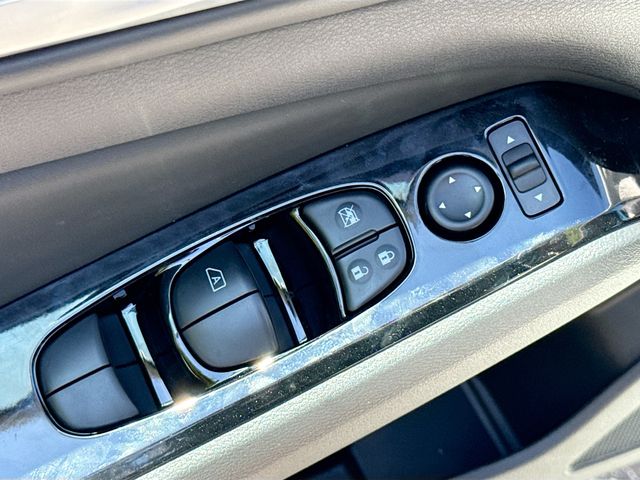 2025 Nissan Altima SR - Photo 16