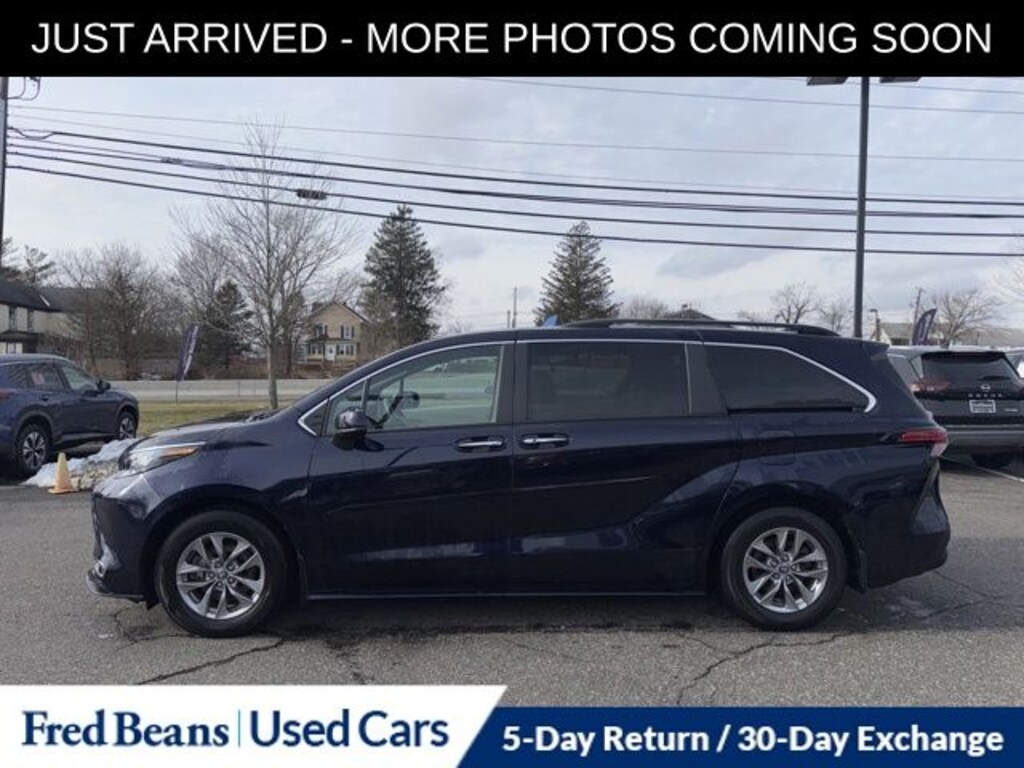 Used 2022 Toyota Sienna XLE Van Passenger Van