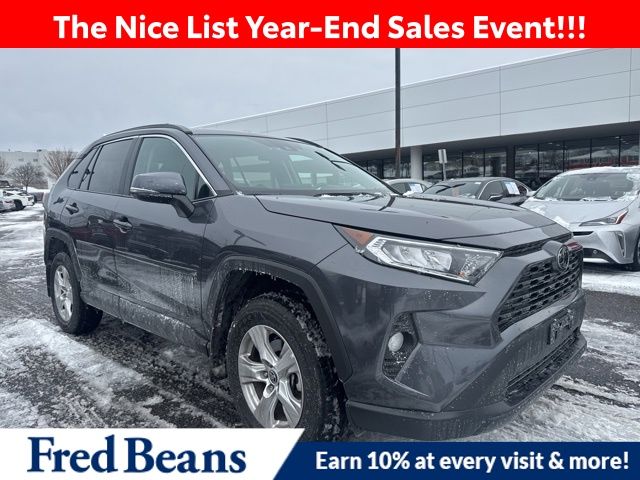 2021 Toyota RAV4 XLE's photo