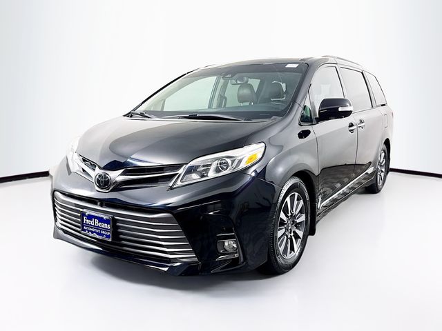 2019 Toyota Sienna Limited Premium photo 3