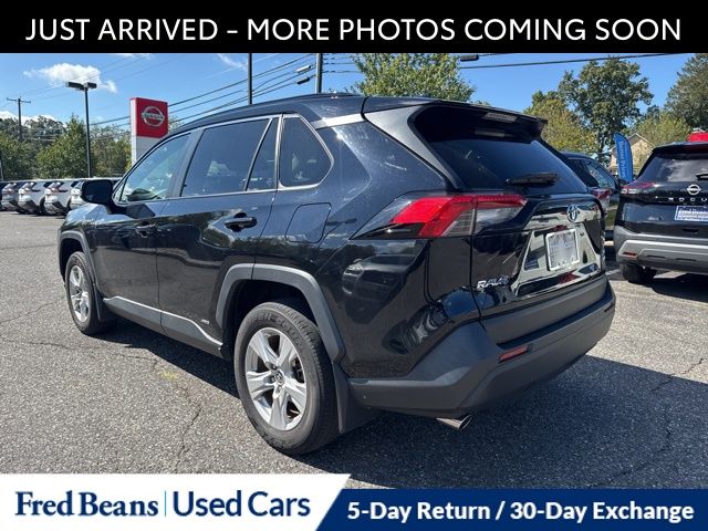 2021 Toyota RAV4 Hybrid LE photo 4
