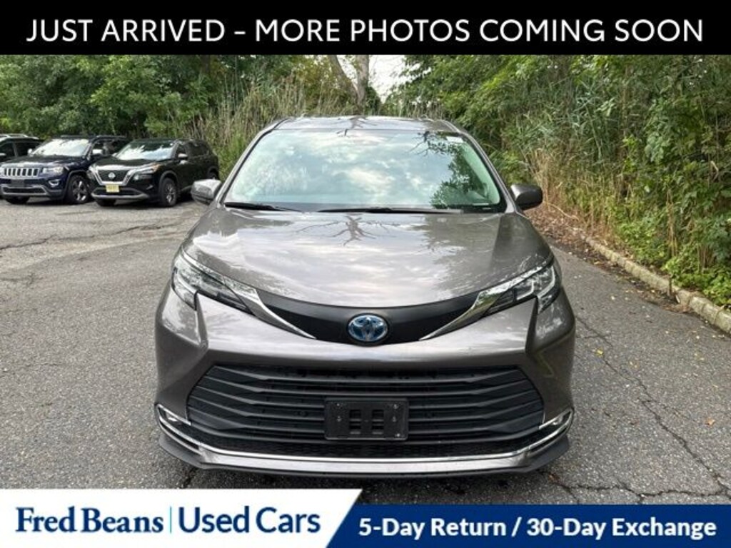 Used 2023 Toyota Sienna XLE Van Passenger Van