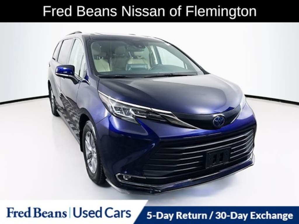 Used 2022 Toyota Sienna XLE Van Passenger Van