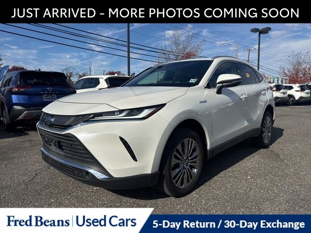 2021 Toyota Venza XLE photo 3