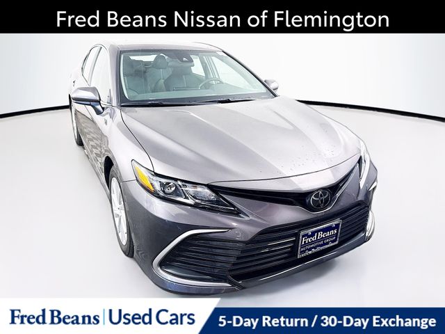 2023 Toyota Camry LE's photo