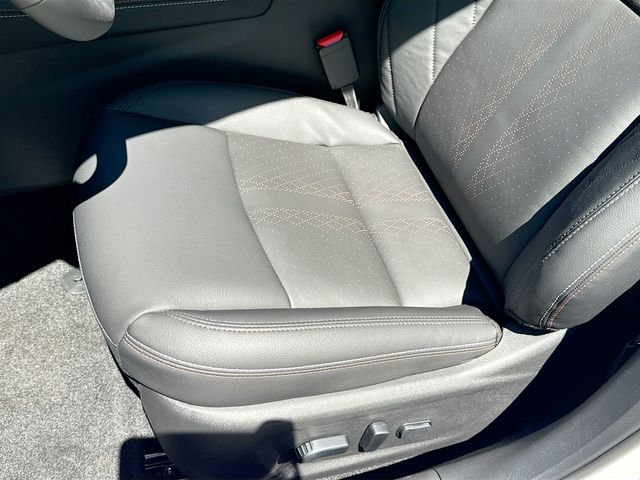 2025 Nissan Altima SR - Photo 17