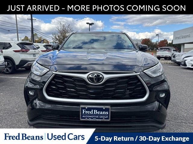 2023 Toyota Highlander XLE photo 2